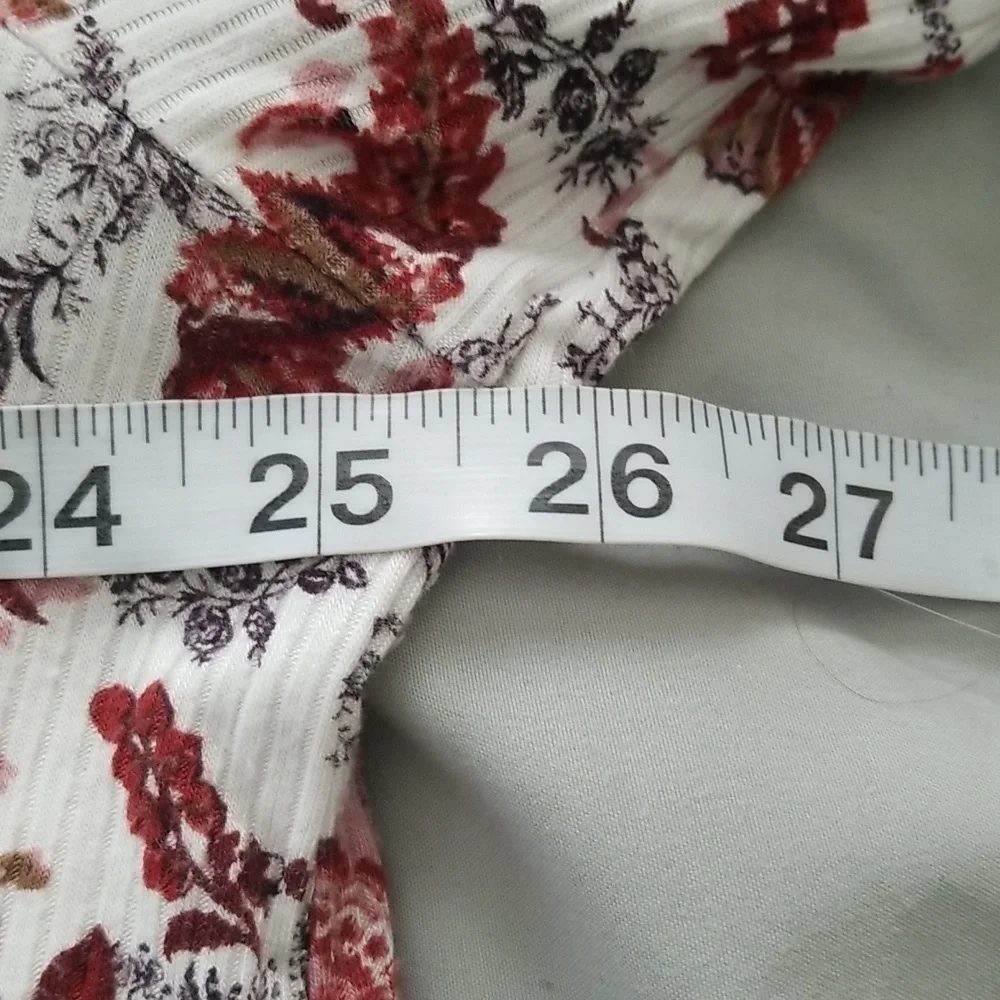 Westport Women's Floral Top - Picture 10 of 11